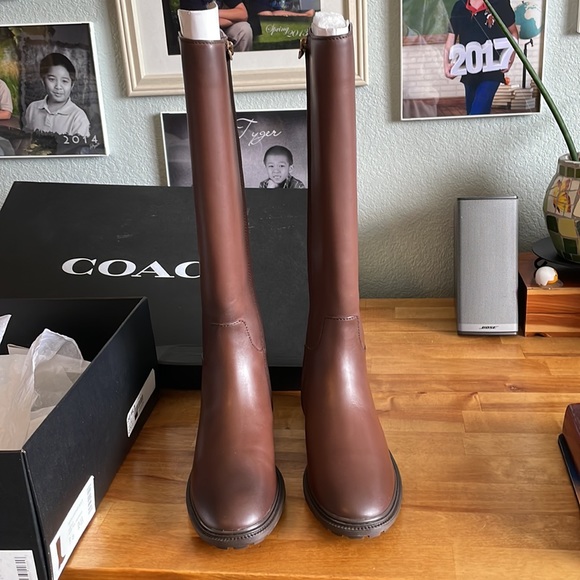 New Coach boots Fynn Boot
Embossed with our iconic - Picture 7 of 17